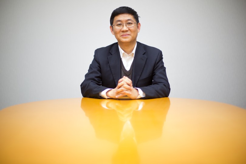 Feng Xuepei er klimakvotesjef i det kinesiske kullkraftselskapet Shenhua. Han er fornøyd med at Norge kjøper klimakvoter fra Kina.